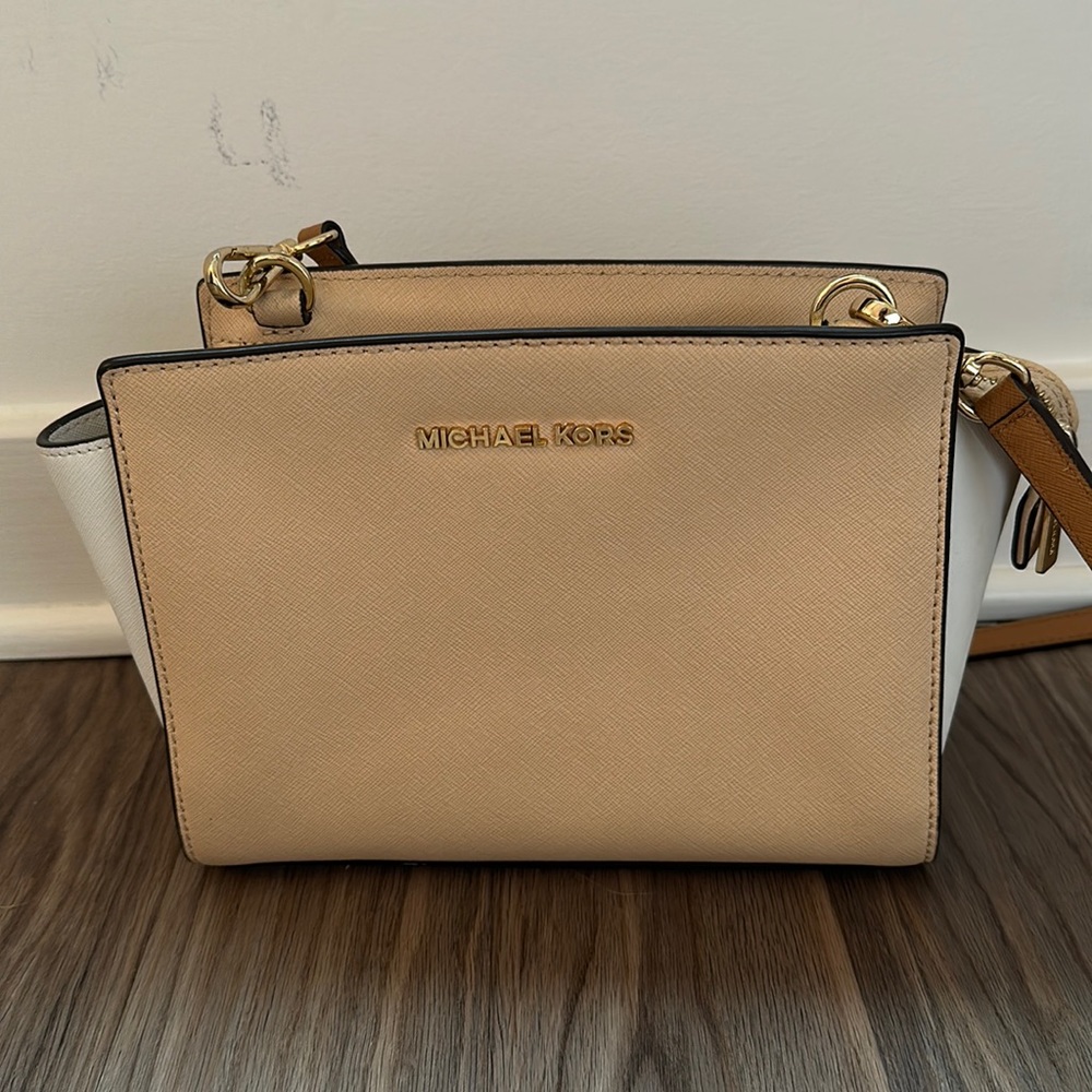 Michael Kors Medium Crossbody Purse